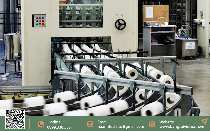 Băng tải cong trong dây chuyền sản xuất